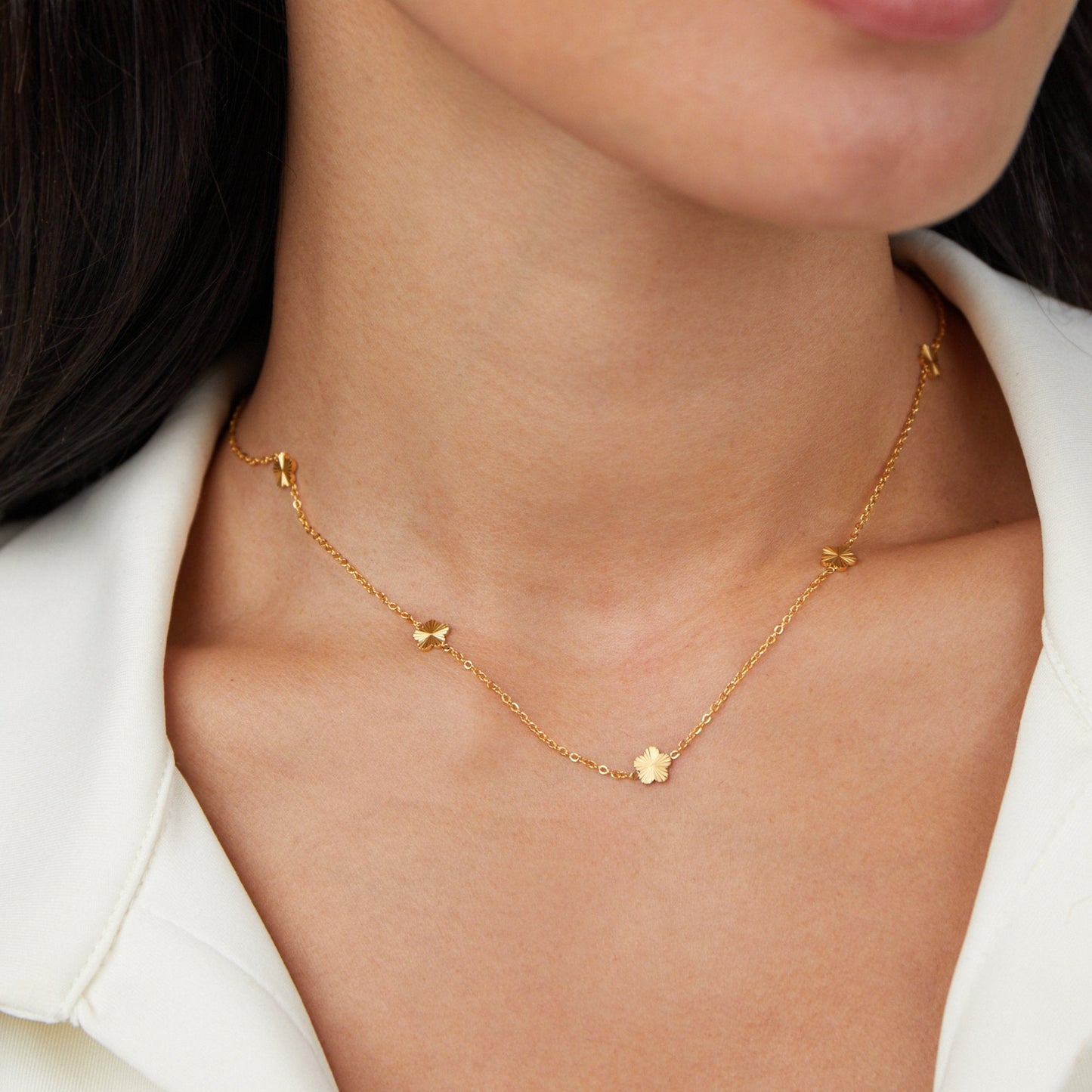 Ketting met bloem bedels