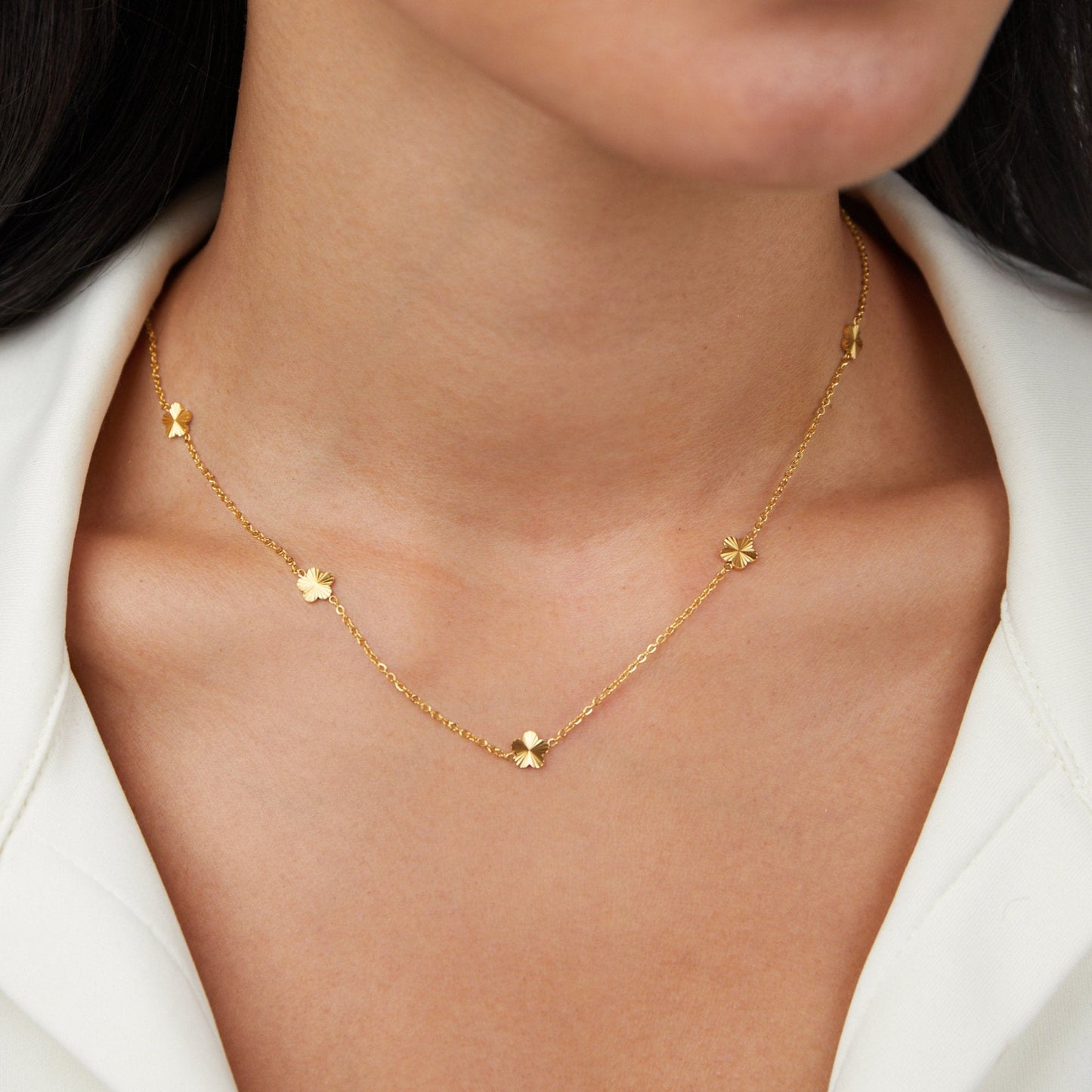 Ketting met bloem bedels