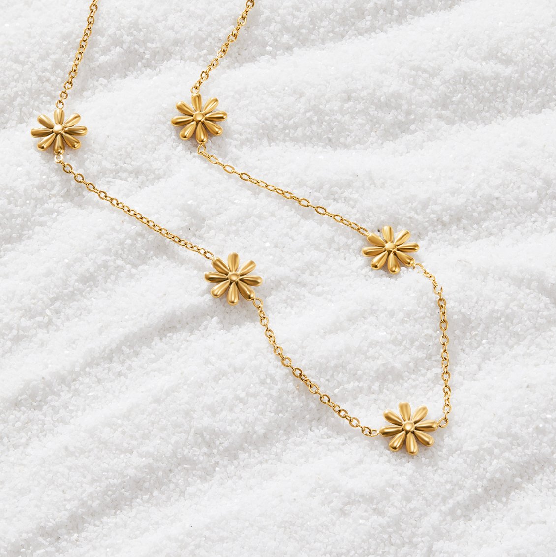 Ketting met gouden bloemen
